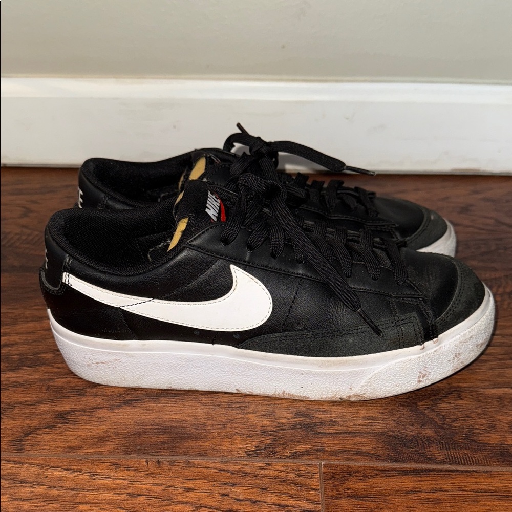 Nike Black and White Women's Sneakers